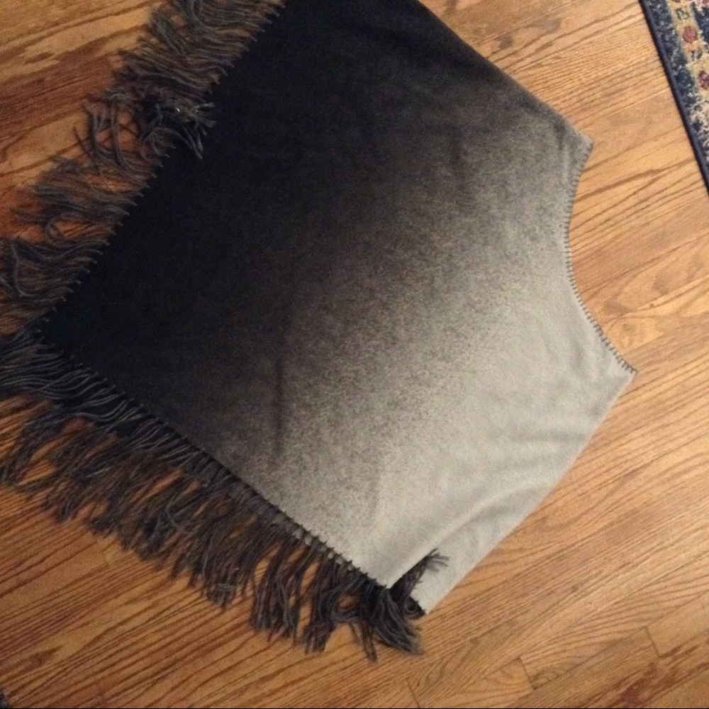Bloom fleece poncho
